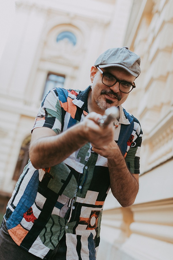 Ivan Melillo em foto para divulgação